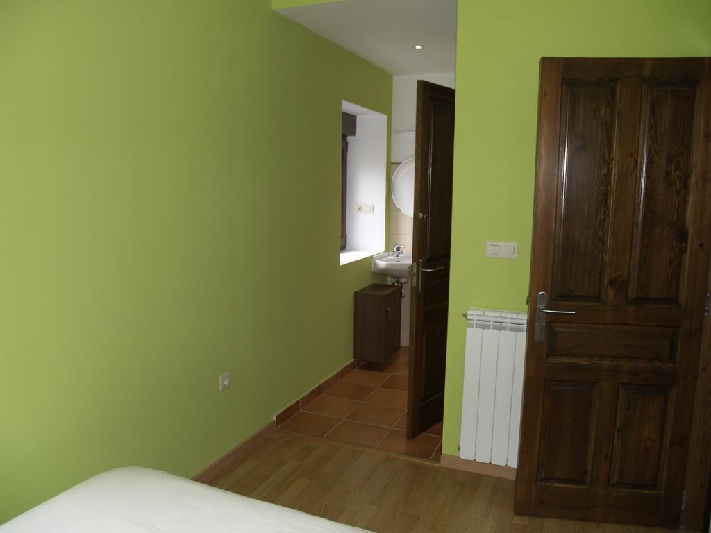 Albergue De Yebra Yebra de Basa Rom bilde