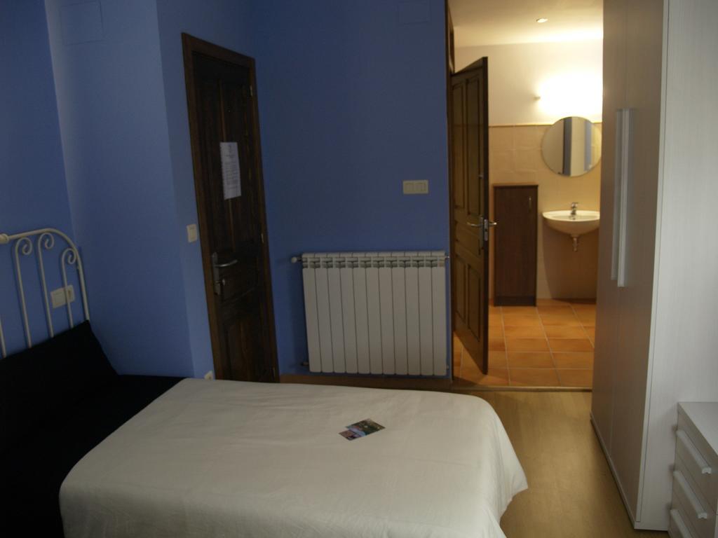 Albergue De Yebra Yebra de Basa Rom bilde